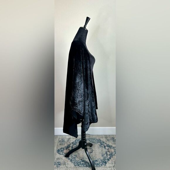 Saks Fifth Avenue Made in Italy Black Velvet with Wool Lining Wrap One Size - Picture 5 of 9
